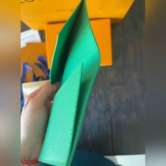 Louis Vuitton Passport Cover Green - Picture 9 of 9